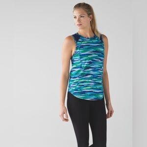 Lululemon Sculpt Tank
Seven Wonders Multi / Hero Blue size 8 EUC